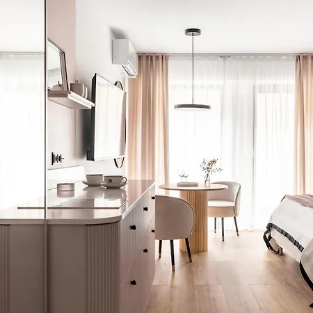 Апартаменти Rose With Bath By Oneapartments