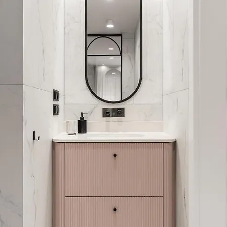 Rose With Bath By Oneapartments Lejlighed *