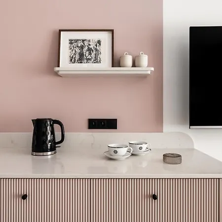 Rose With Bath By Oneapartments