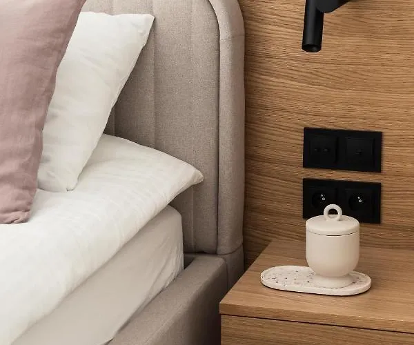 Rose With Bath By Oneapartments