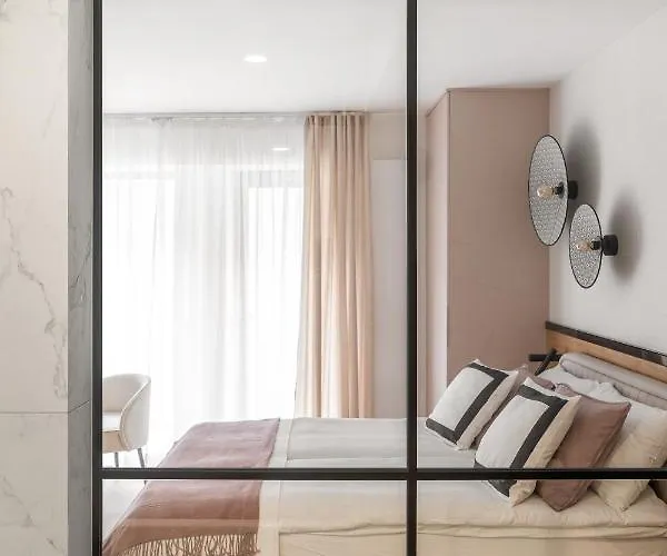 Rose With Bath By Oneapartments 아파트 *