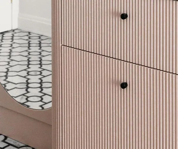 Rose With Bath By Oneapartments 소포트